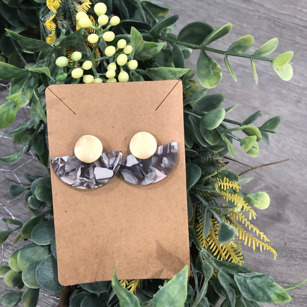 🔆Flash Sale🔆 Statement Resin Earrings. - Picture 2 of 2